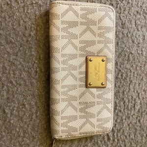 Michael kors wallet